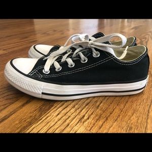 Kids black converse size 3.5